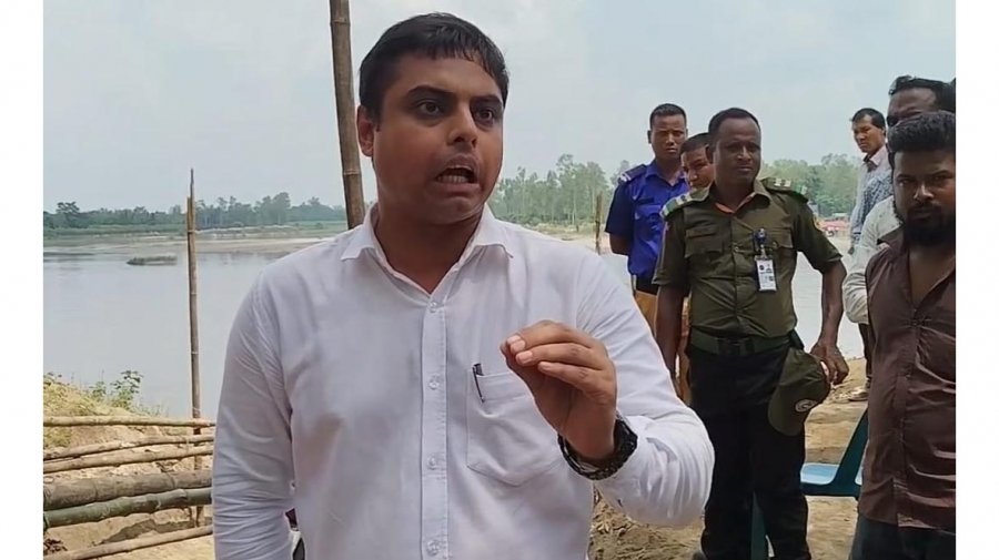 A K ARAFAT@DW24/PANCHAGARH-MAGISTRATE-Tahmidul-pic-df052b33748b16601b3892d4d3ec0558.jpg